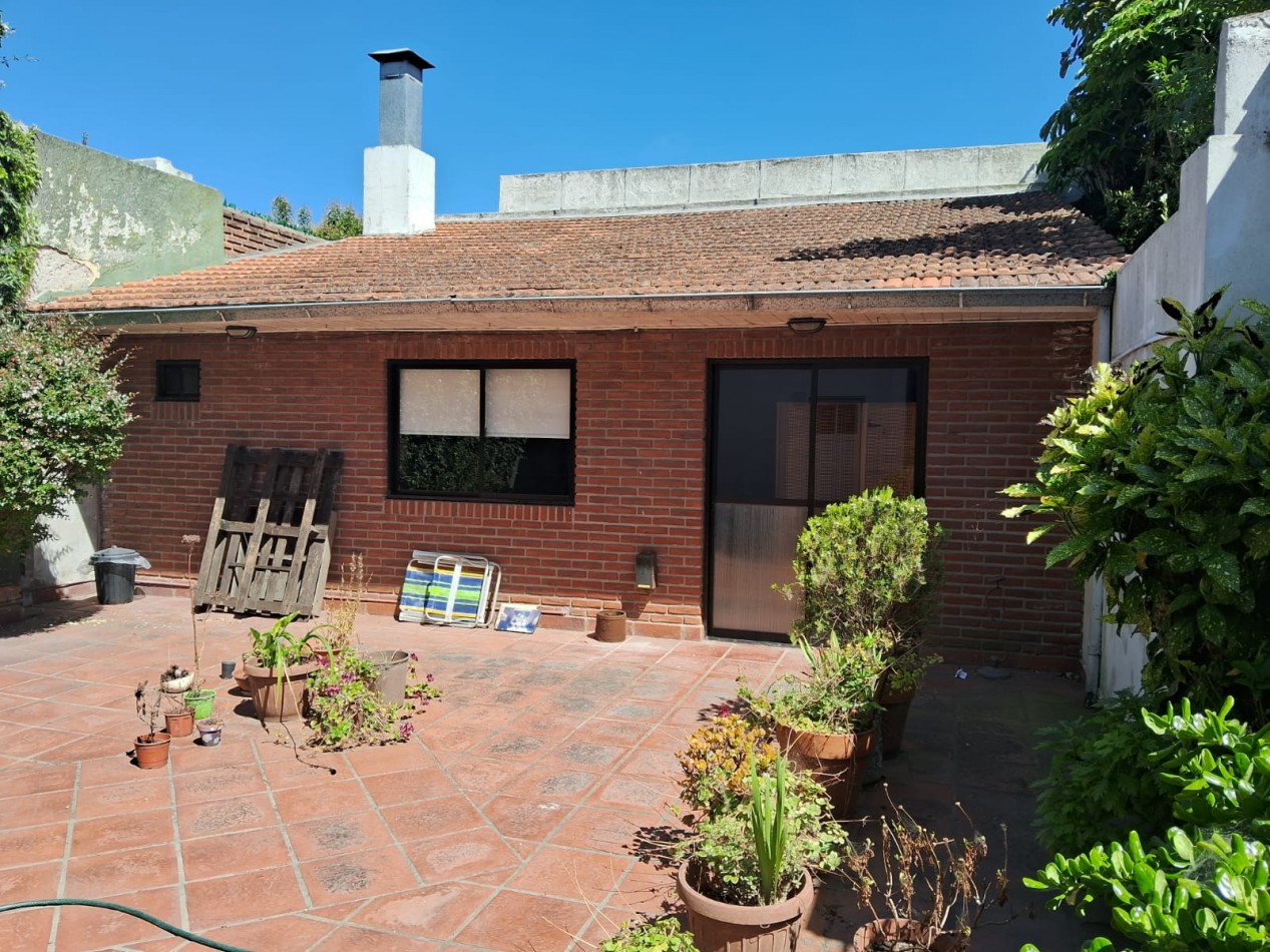 Planta Alta y Planta Baja. Con patio y Quincho