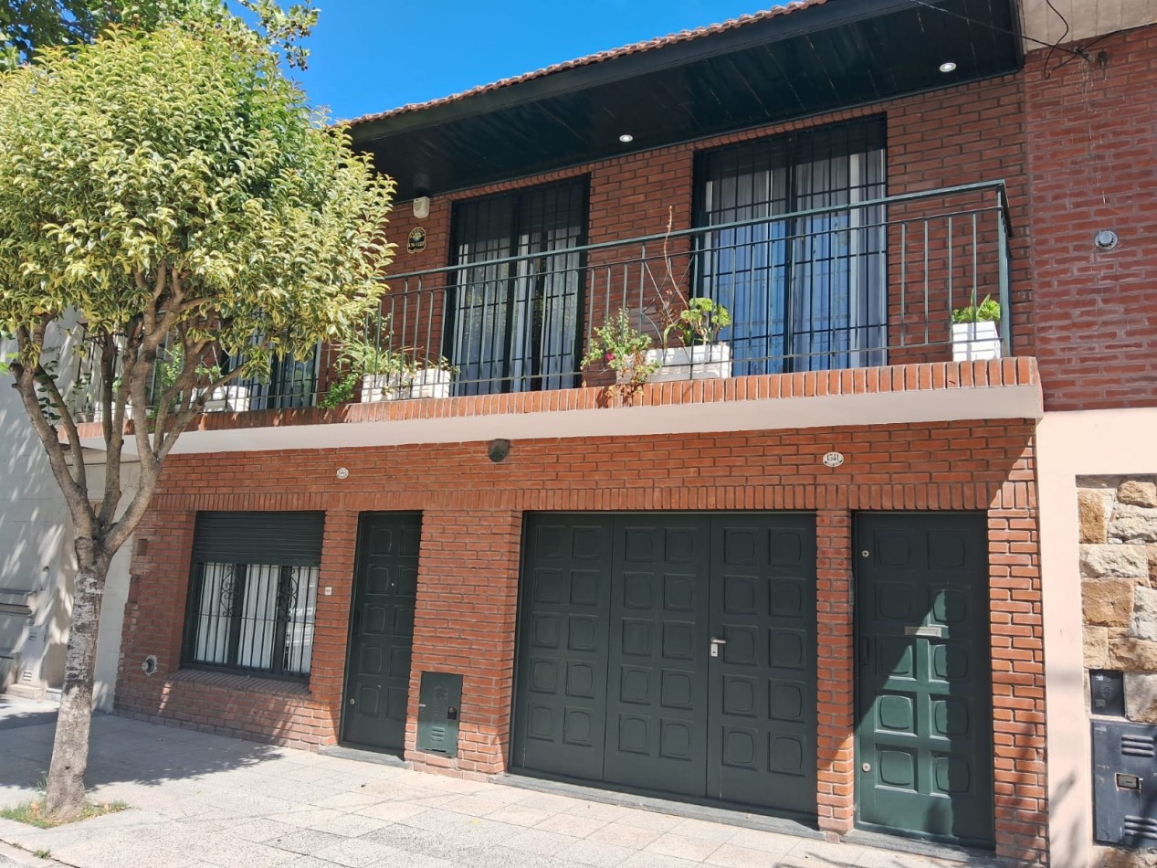 Planta Alta y Planta Baja. Con patio y Quincho