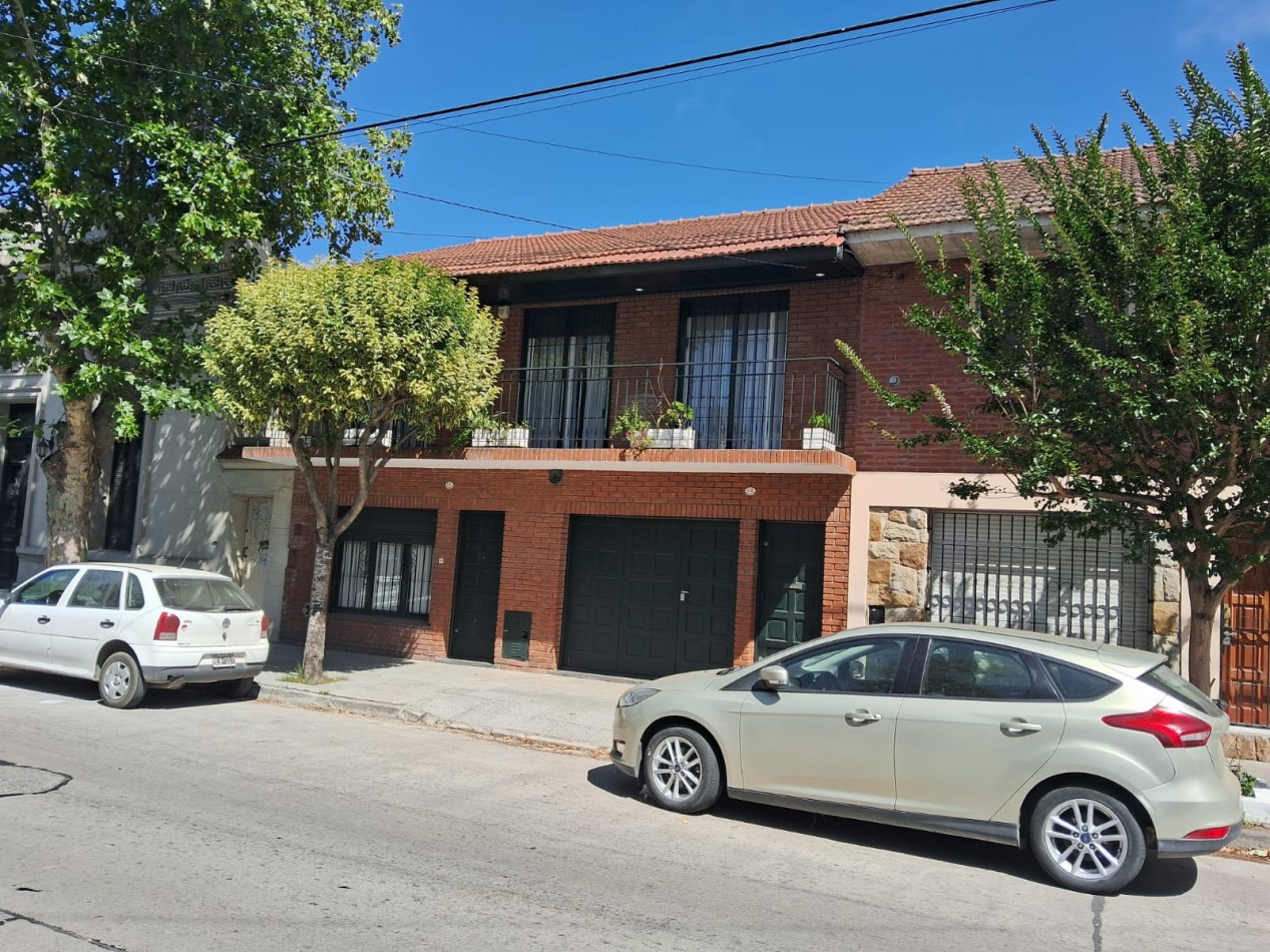 Planta Alta y Planta Baja. Con patio y Quincho