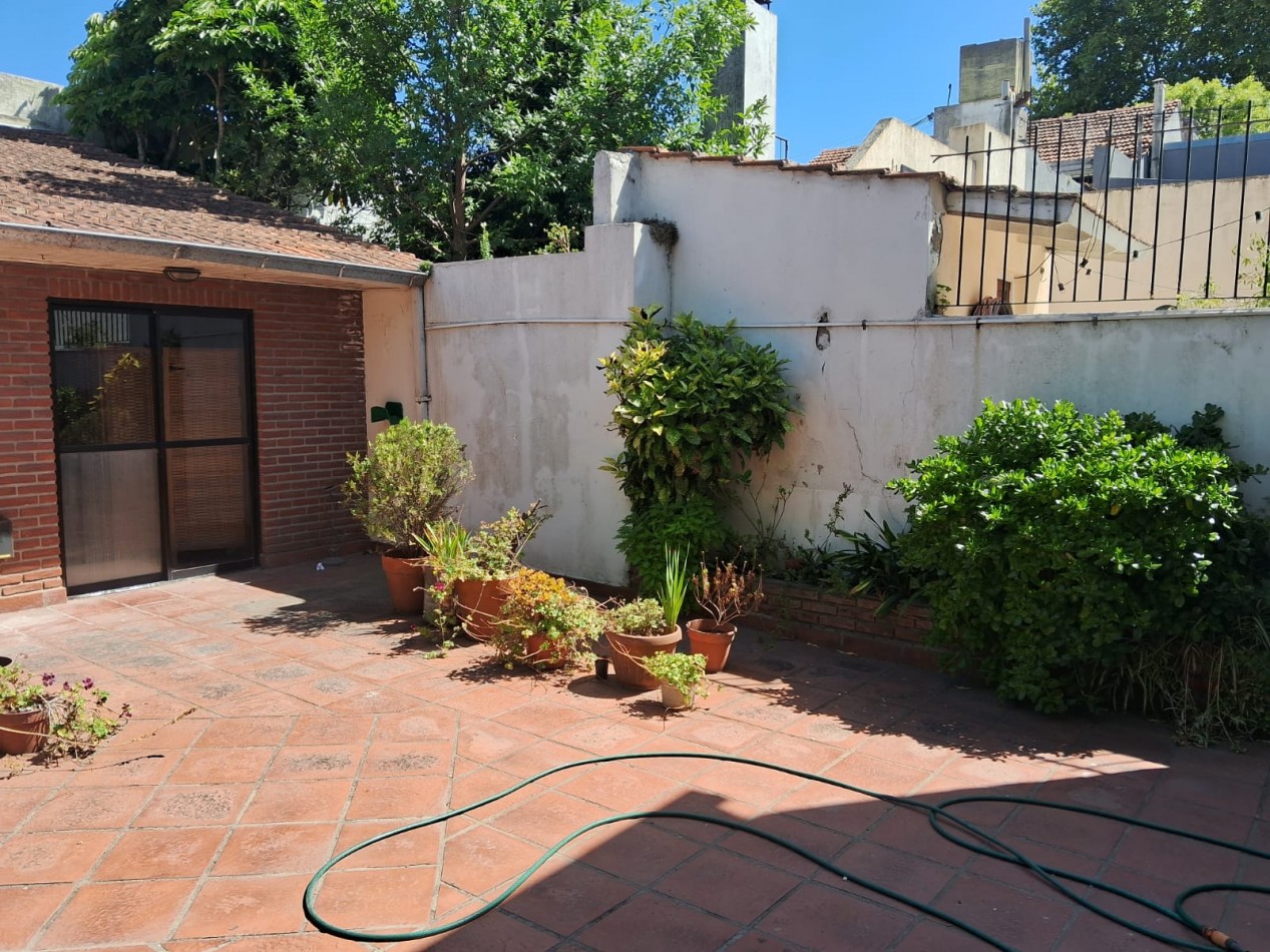 Planta Alta y Planta Baja. Con patio y Quincho