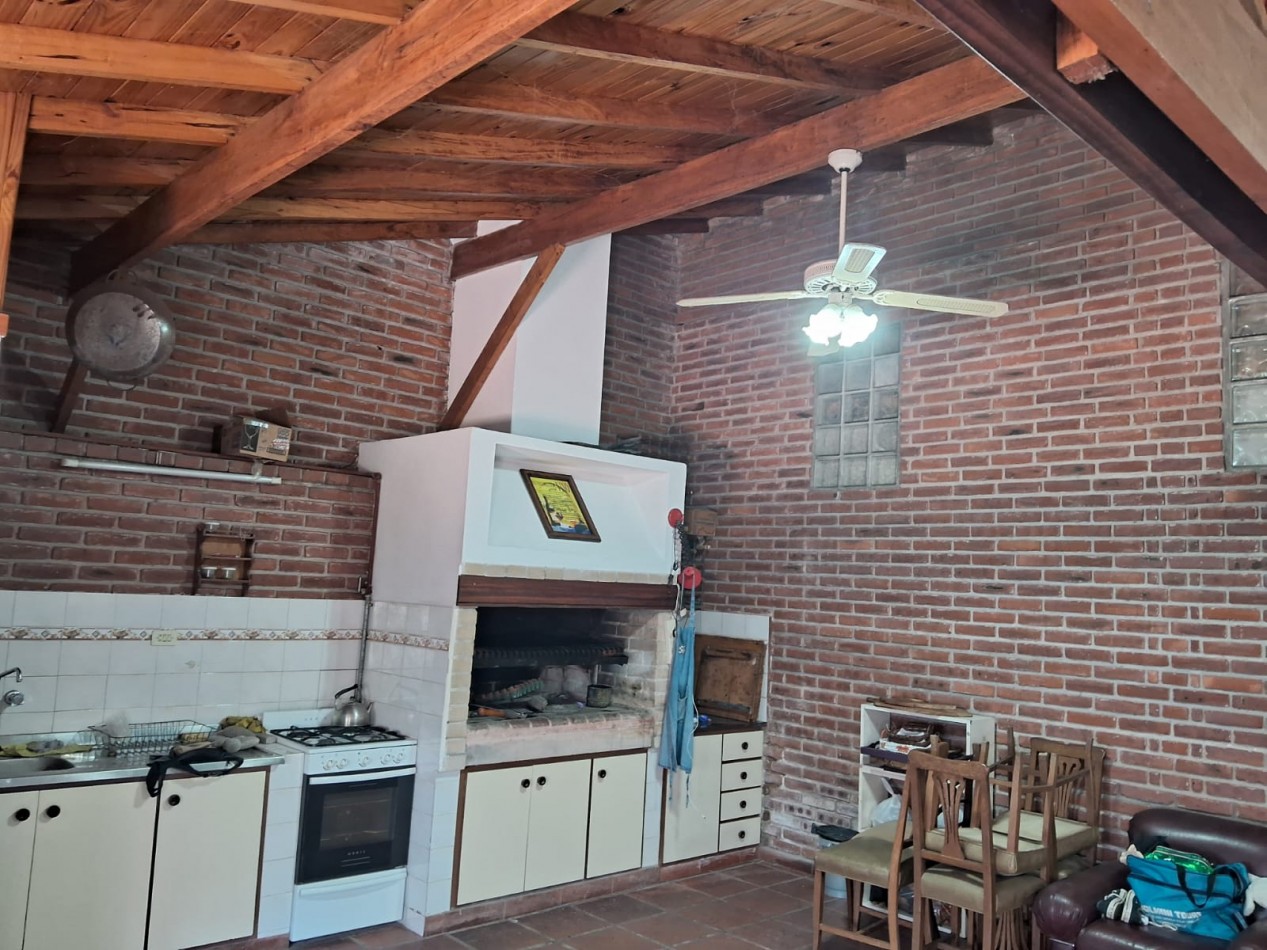 Planta Alta y Planta Baja. Con patio y Quincho