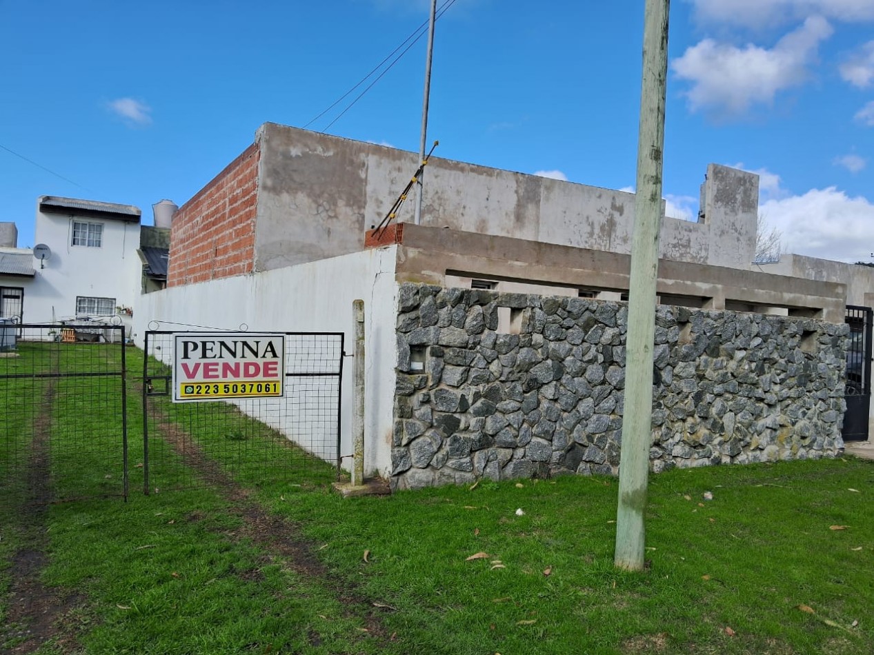 VENTA CASA CON 2 LOTES-PARQUE PEÑA
