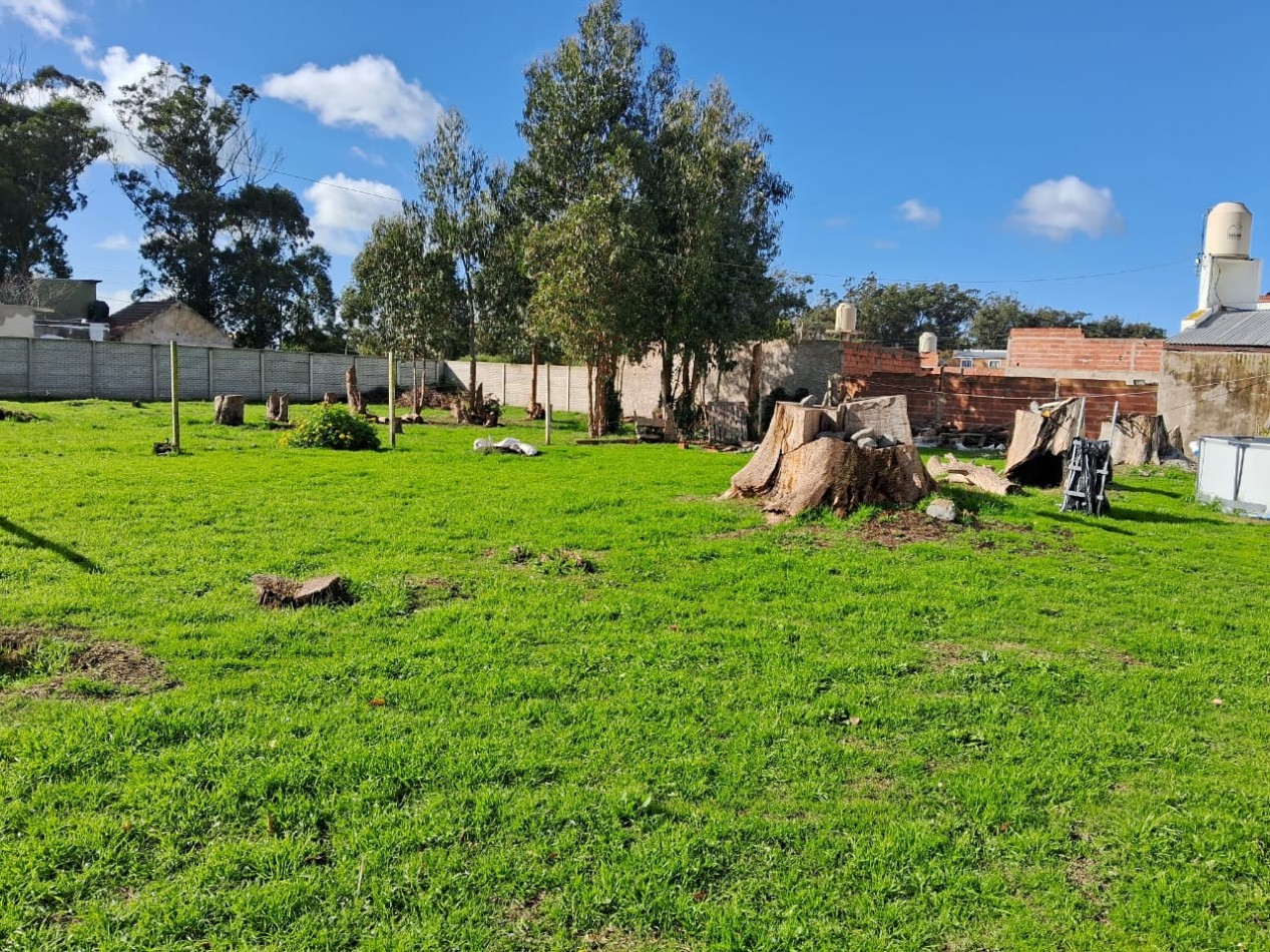 VENTA CASA CON 2 LOTES-PARQUE PEÑA
