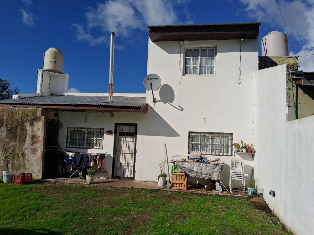 VENTA CASA CON 2 LOTES-PARQUE PEÑA